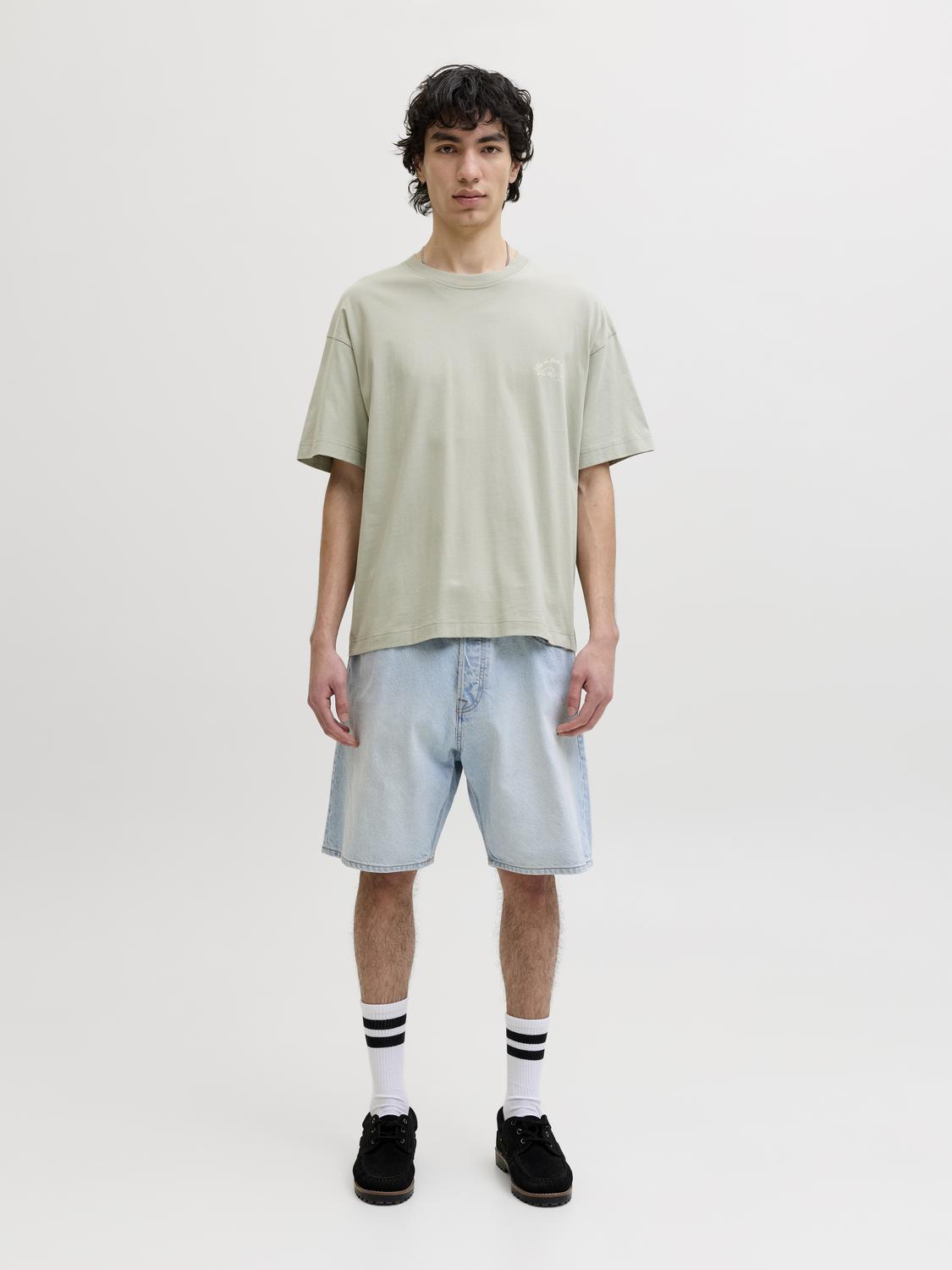 model_shot-front_full